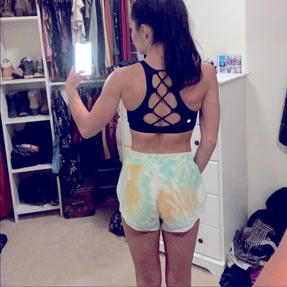 LIKE NEW Fabletics Shorts w/built in liner - Picture 7 of 9